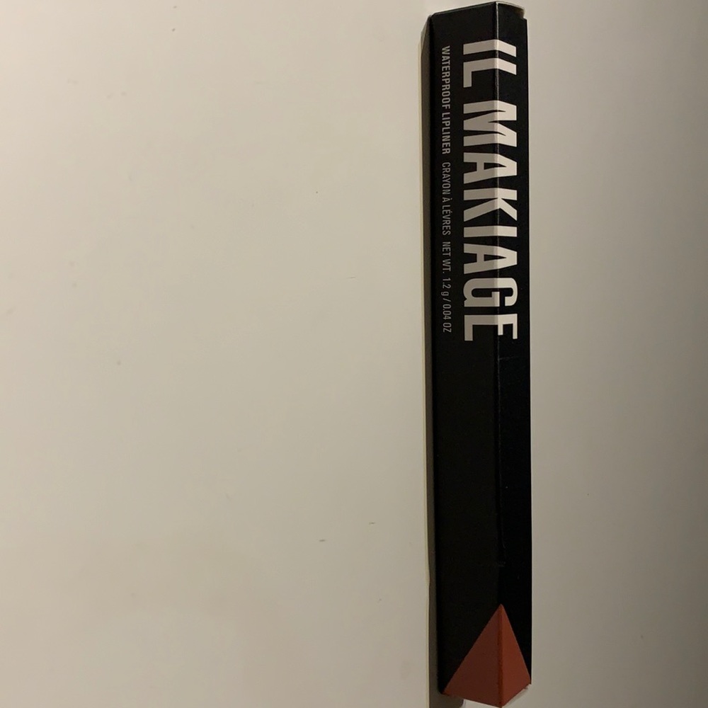 IL MAKIAGE waterproof lip liner
